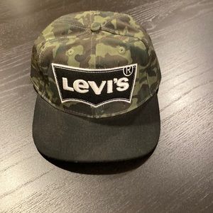 Levi’s Snap-Back Baseball Cap - youth; camouflage and black